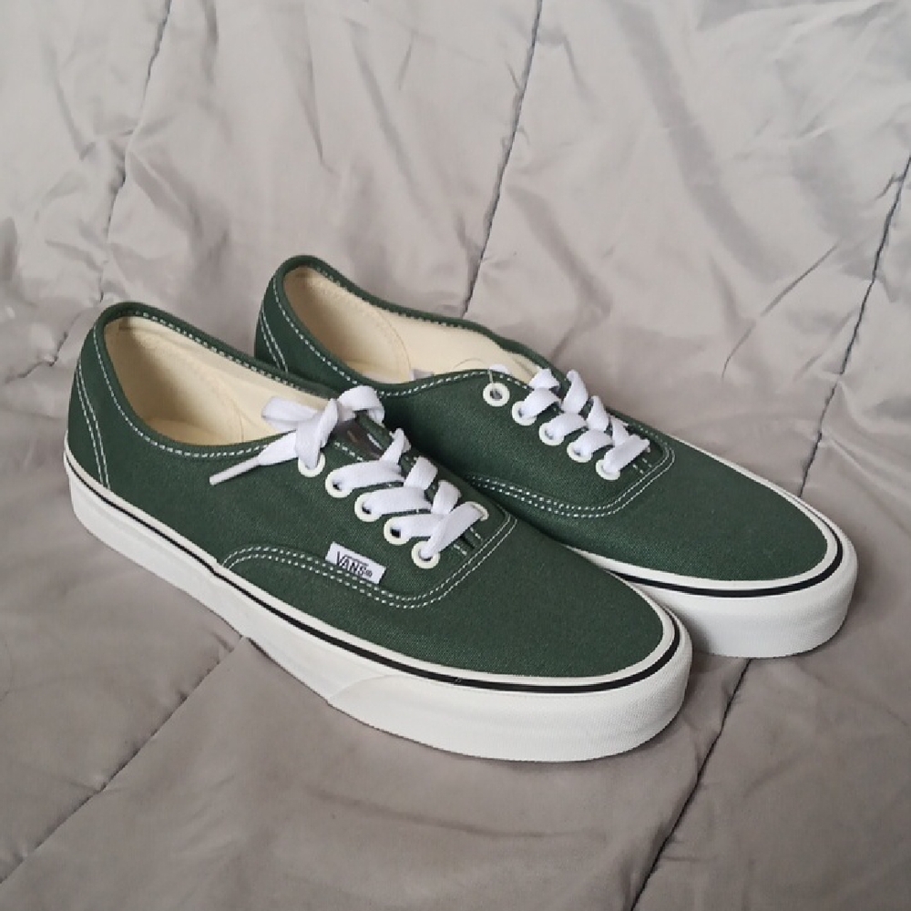 NWT Vans 'Authentic' Shoes